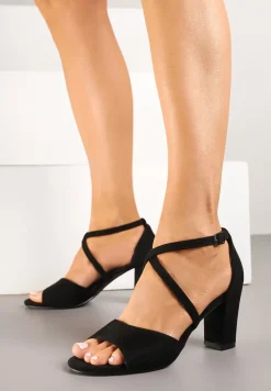 Czarne Sandały na Słupku Vices Ozdobione Paskami Nitaniela
