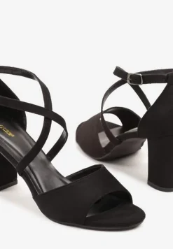 Czarne Sandały na Słupku Vices Ozdobione Paskami Nitaniela