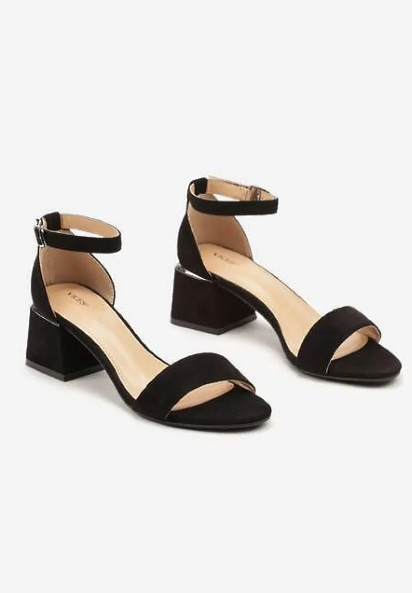 Czarne Sandały na Słupku z Imitacji Skóry Zdobione Elementami o Metalicznym Wykończeniu Aloeli