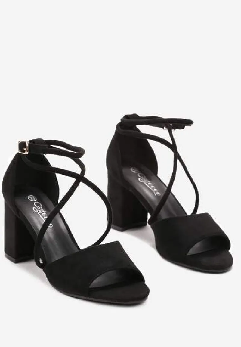 Czarne Sandały na Słupku z Otwartym Noskiem Stellina