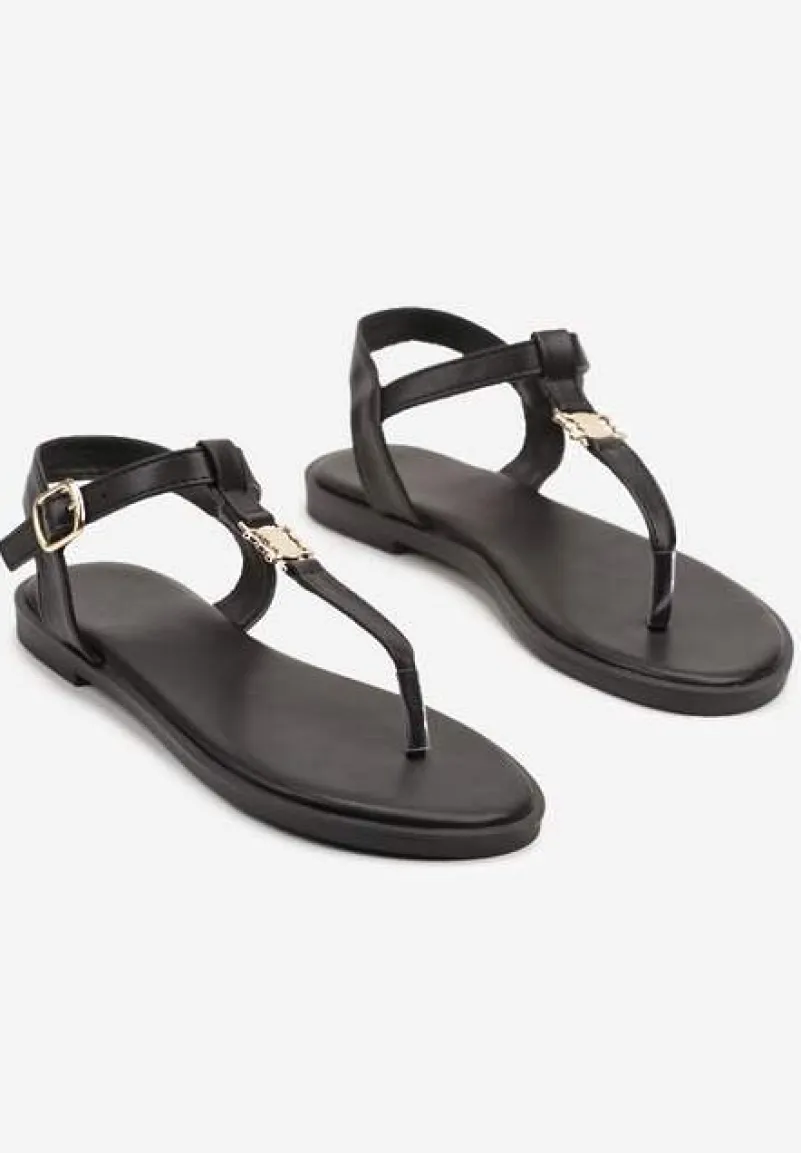 Czarne Sandały Typu Japonki z Zapięciem na Klamerkę Zdobione Aplikacją Tenitta