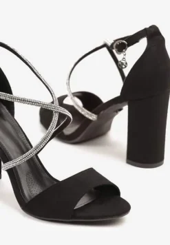 Czarne Sandały Vices na Słupku Ozdobione Paskami z Cyrkonii Rovettia