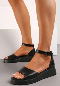 Czarne Sandały z Ekoskóry z Zakrytą Piętą i Sprzączką na Grubej Podeszwie Pravila