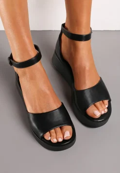 Czarne Sandały z Ekoskóry z Zakrytą Piętą i Sprzączką na Grubej Podeszwie Pravila