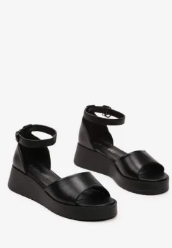 Czarne Sandały z Ekoskóry z Zakrytą Piętą i Sprzączką na Grubej Podeszwie Pravila