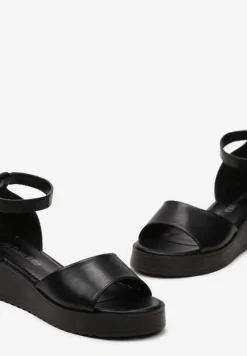 Czarne Sandały z Ekoskóry z Zakrytą Piętą i Sprzączką na Grubej Podeszwie Pravila