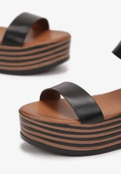 Czarne Sandały z Otwartym Noskiem na Koturnie Stepha