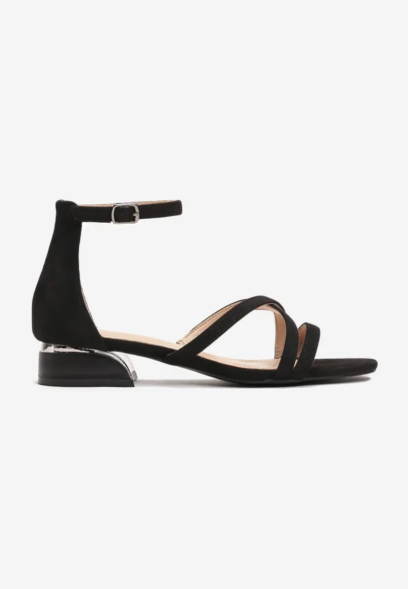 Czarne Sandały z Ozdobnym Płaskim Obcasem i Cienkimi Paseczkami Falilin
