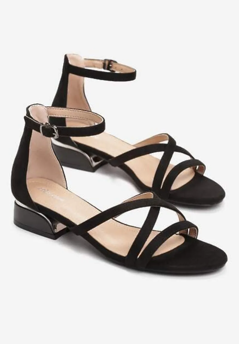 Czarne Sandały z Ozdobnym Płaskim Obcasem i Cienkimi Paseczkami Falilin