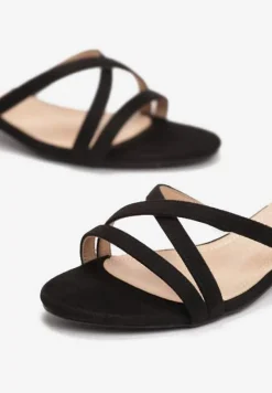 Czarne Sandały z Ozdobnym Płaskim Obcasem i Cienkimi Paseczkami Falilin