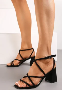 Czarne Sandały z Ozdobnymi Cienkimi Paskami Zapinane wokół Kostki Tiarsa