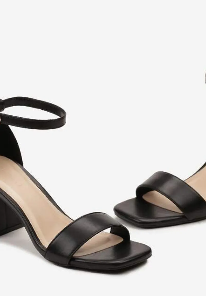 Czarne Sandały Zapinane na Sprzączkę przy Kostce na Kwadratowym Słupku Herfiana