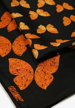 Czarno-Pomarańczowy Szalik Ozdobiony Motylami Sialitea