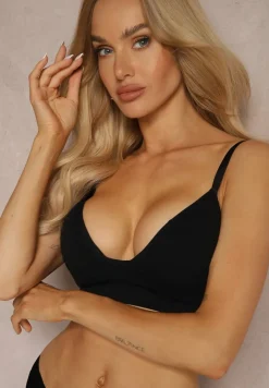 Czarny Biustonosz o Sportowym Fasonie Zapinany na Haftki z Regulacją Irissina