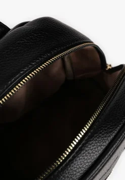 Czarny Casualowy Plecak z Metaliczną Aplikacją i Regulowanymi Szelkami Haliriss