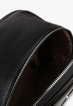 Czarny Casualowy Plecak z Metalicznym Zdobieniem Paseniela