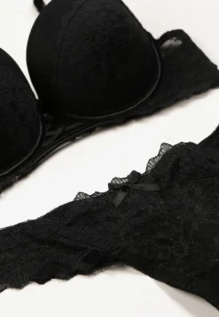 Czarny Koronkowy Komplet Bielizny Biustonosz Usztywniony Push Up i Stringi Jasminesa
