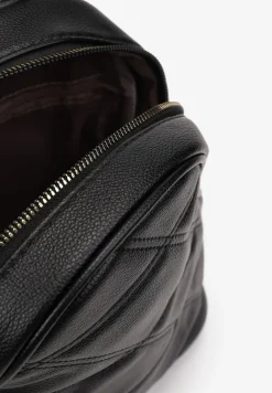 Czarny Mały Plecak Miejski z Pikowaniem Skeralla
