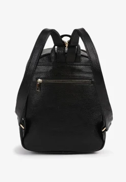Czarny Mały Plecak z Regulowanymi Szelkami Zdobiony Metalowym Detalem Labilia