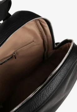 Czarny Plecak Ozdobiony Napisem Nillamea