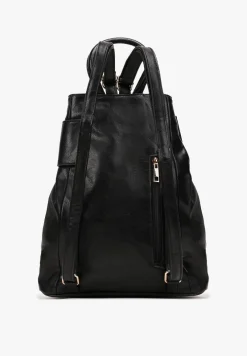 Czarny Plecak w Miejskim Stylu z Ekoskóry z Ozdobnym Zapięciem Lirela