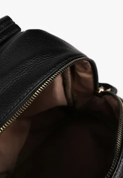 Czarny Plecak z Metalicznym Napisem Elisalla