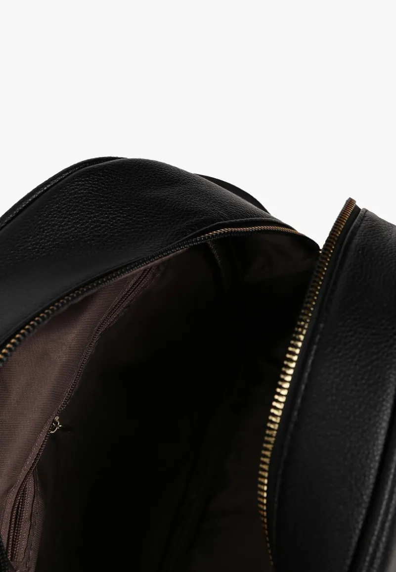 Czarny Plecak z Ozdobnym Pikowaniem na Szelkach Verrilla