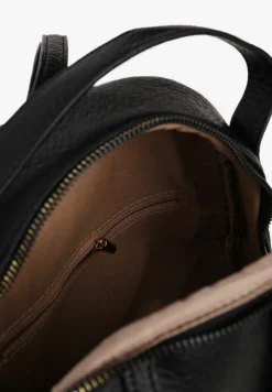 Czarny Plecak z Regulowanymi Szelkami i Ozdobną Kieszenią z Klapą z Przodu Lucibella