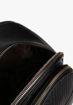 Czarny Plecak z Regulowanymi Odpinanymi Paskami Ozdobiony Kieszonką z Klapą Nelope