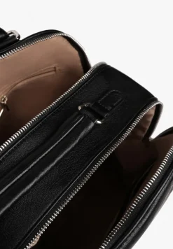 Czarny Trapezowy Plecak z Dwiema Komorami i Rączką Damilora