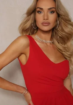 Czerwona Asymetryczna Koktajlowa Sukienka o Długim Rozkloszowanym Kroju Erulia