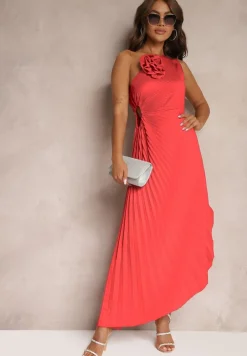 Czerwona Asymetryczna Sukienka z Plisowanym Dołem i Aplikacją w Kształcie Kwiatu Fevima