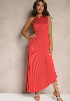 Czerwona Asymetryczna Sukienka z Plisowanym Dołem i Aplikacją w Kształcie Kwiatu Fevima