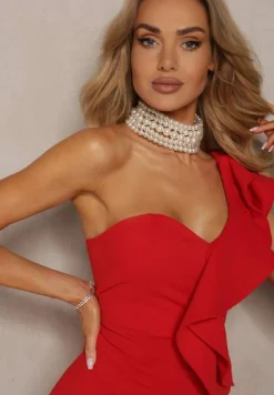 Czerwona Elegancka Asymetryczna Sukienka Zakładana przez Głowę z Falbanką i Rozcięciem Adnelia