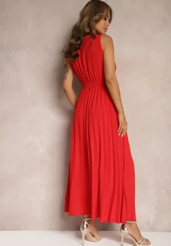 Czerwona Koktajlowa Sukienka Plisowana z Kwiatową Broszką Paskiem i Gumką w Talii Viknna