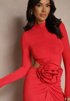 Czerwona Koktajlowa Sukienka z Wiskozą Ozdobiona Kwiatem 3D i Wycięciami Hannith