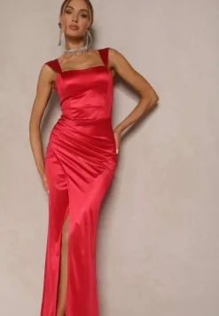 Czerwona Satynowa Sukienka z Marszczeniem na Ramiączkach o Dopasowanym Kroju Lisarionea