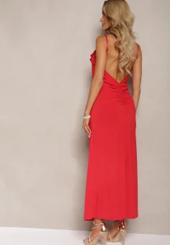 Czerwona Sukienka Koktajlowa o Dopasowanym Kroju z Ozdobną Broszką Kwiatkiem i Falbaną Vikassa