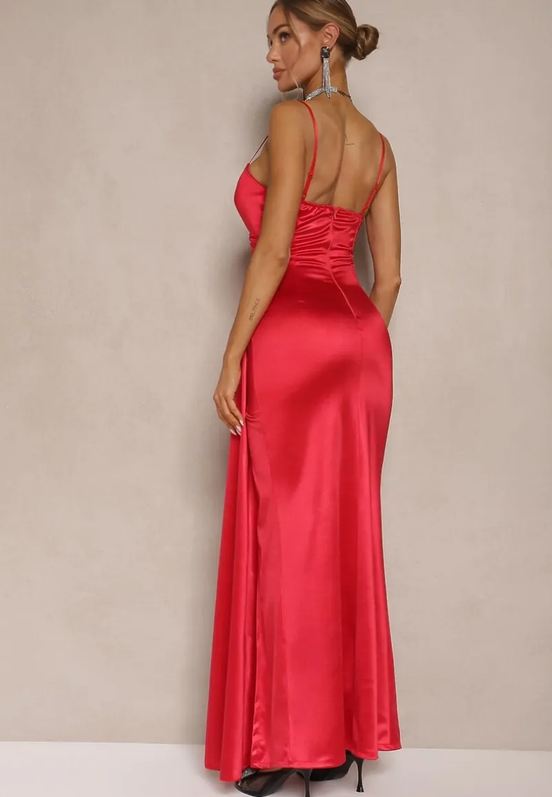 Czerwona Sukienka Satynowa z Marszczeniem i Ozdobnym Trenem Katiriva