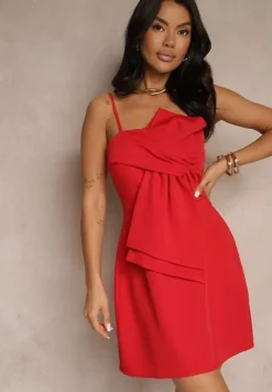Czerwona Sukienka z Marszczeniem i Asymetrycznym Wiązaniem Felitta