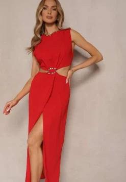 Czerwona Sukienka z Rozkloszowanym Dołem Ozdobiona Wycięciami w Talii i Metalicznym Detalem Galanissa