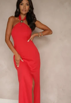 Czerwona Sukienka z Wiskozą z Dekoltem Halter i Ozdobną Broszką Naliannae