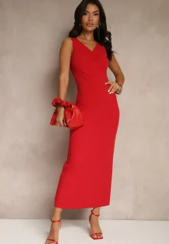 Czerwona Sukienka z Wiskozą o Dopasowanym Kroju z Marszczeniem Tilorrea