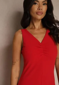 Czerwona Sukienka z Wiskozą o Dopasowanym Kroju z Marszczeniem Tilorrea