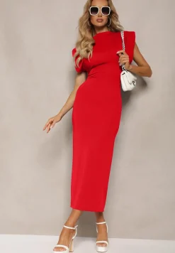 Czerwona Taliowana Sukienka z Rozcięciem i Poduszkami na Ramionach Melloretta