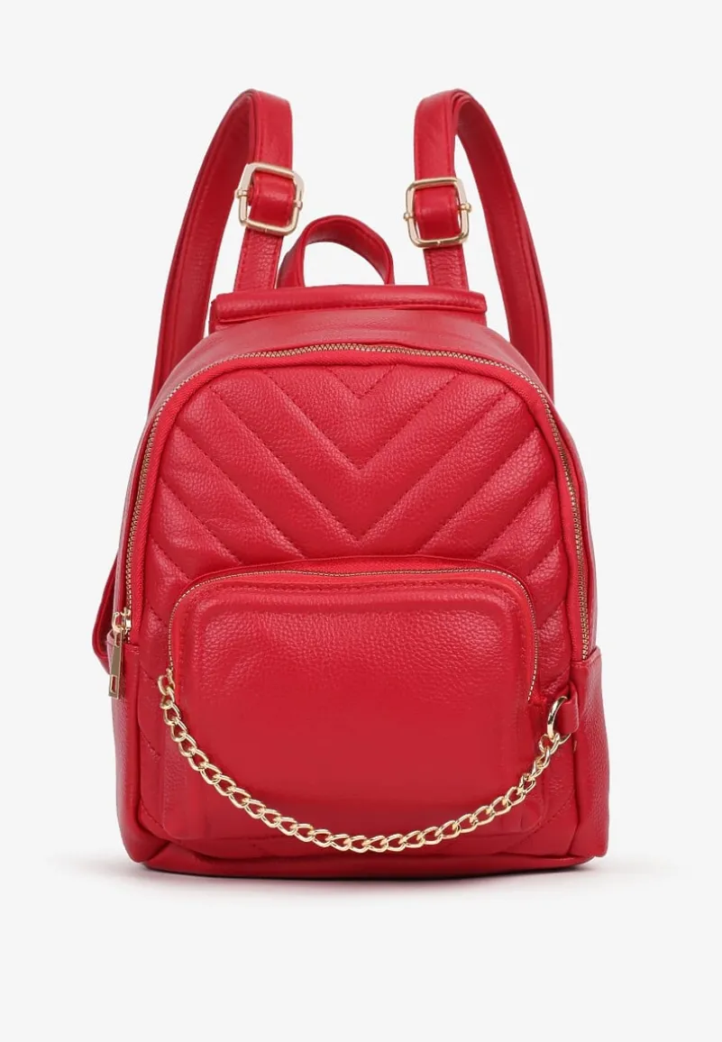 Czerwony Plecak Ozdobiony Łańcuszkiem i Pikowaniem Kolaggia
