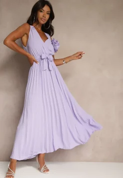 Fioletowa Koktajlowa Sukienka Plisowana z Kwiatową Broszką Paskiem i Gumką w Talii Viiknna