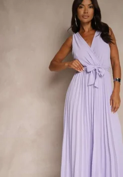Fioletowa Koktajlowa Sukienka Plisowana z Kwiatową Broszką Paskiem i Gumką w Talii Viiknna