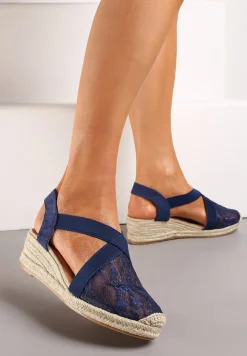 Granatowe Sandały na Plecionym Koturnie z Koronką na Cholewce Leirphio