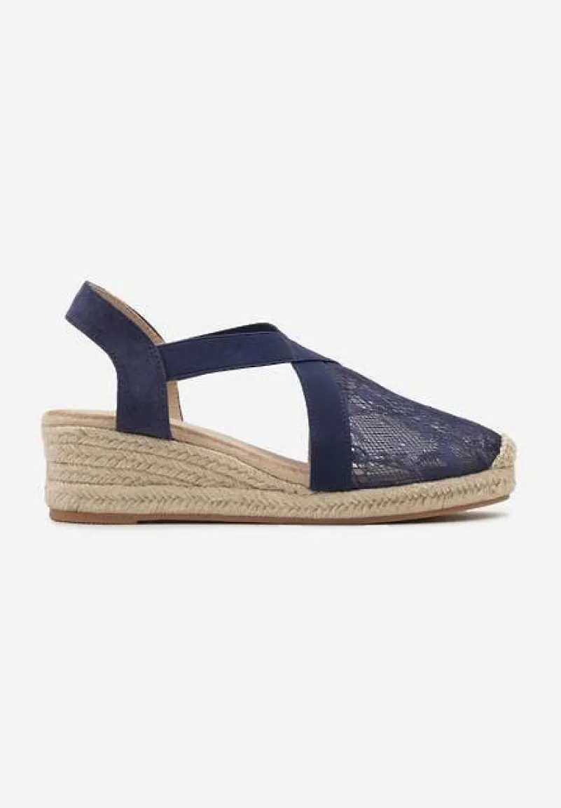 Granatowe Sandały na Plecionym Koturnie z Koronką na Cholewce Leirphio